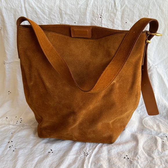 Madewell Handbags - Madewell The Essential Bucket Tote Suede 🤎